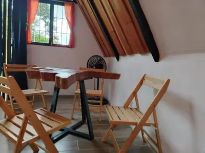 a table and chairs in a room with windows at Angel View Alojamiento entero en Atenas in San Isidro