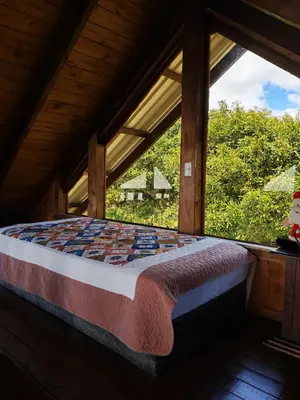 a bed in a room with a window at Cabaña Rancho Don Marino in Cartago