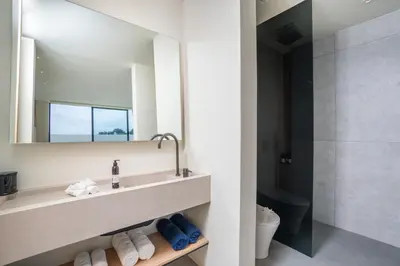 a bathroom with a sink and a mirror at Villa Juba Tamarindo Centro in Tamarindo