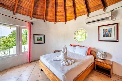 a bedroom with a bed and a window at Casa Mariposa in Jacó