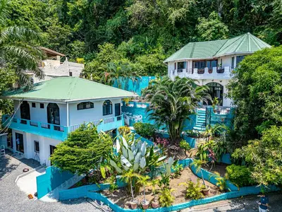 an aerial view of a house with a garden at Casa Mariposa in Jacó