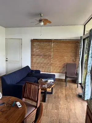 a living room with a blue couch and a table at Pronájem prázdninového domu in Tivives