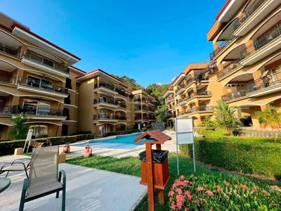 a view of the courtyard of a apartment building at Pacific Sun Penthouse in Herradura