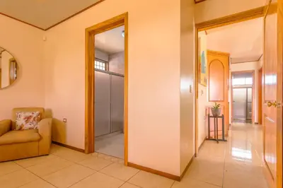 a hallway with a couch and a chair in a room at Casa vacacional cerca de la Fortuna San Carlos in Tanque