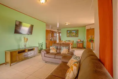 a living room with a couch and a table at Casa vacacional cerca de la Fortuna San Carlos in Tanque