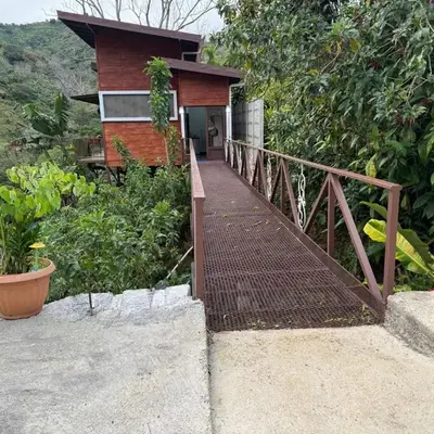Cabaña Lotf Atenas