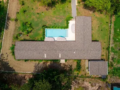 an overhead view of a house with a pool at Chalet Tropical - by Pura Villas in Ballena