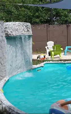 a water slide in a backyard with a pool at La Cueva del Perezoso in Ángeles