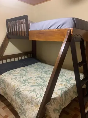 two bunk beds in a room with a bed at Hospedaje Oropendola Nest in Bagaces