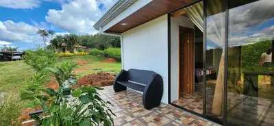 a black bench sitting on the side of a house at Rios-lodge in Mirador