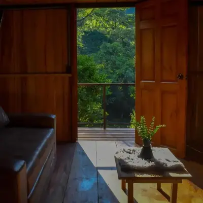 Cabaña el Chapuzón montaña y rio