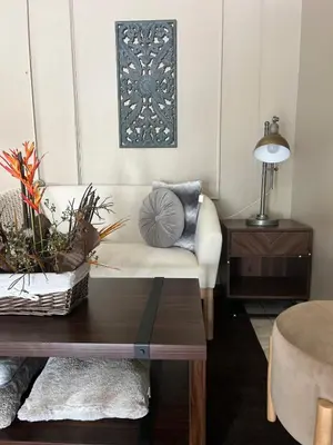 a living room with a white couch and a table at Apartamento Chic en la Montaña AC in Turrialba