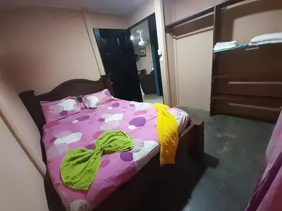a bedroom with a pink bed with polka dots at Casa Vacacional fachento house in Parrita