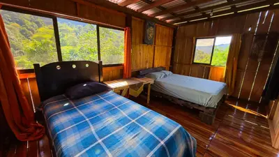 a small room with a bed and a window at Digrú Spaa in Pejibaye