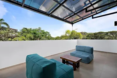 a living room with two chairs and a table at Casa Corales Dreams 2 in Playa Flamingo