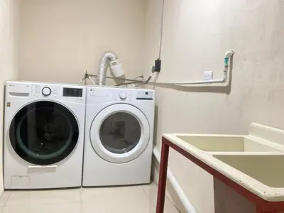 a washing machine in a kitchen with a sink at Hospedaje Ana Lu 3, Only 10 minutes from airport, in Alajuela City