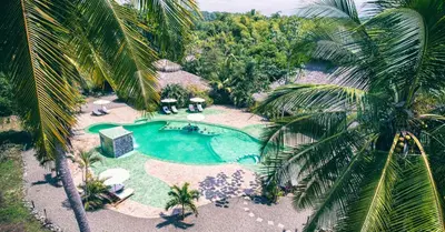 an overhead view of a swimming pool in a resort at Hotel Clandestino beach resort in Parrita