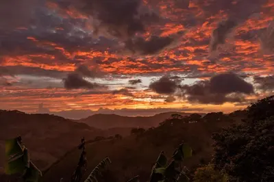 a sunset in the mountains with clouds in the sky at Villa Alma de Campo Monteverde in Monteverde Costa Rica