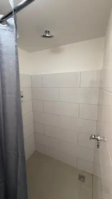 a shower with a shower curtain in a bathroom at Khaya Curridabat in Curridabat