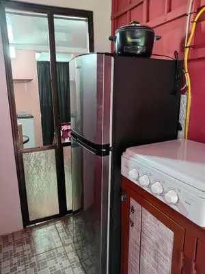 a kitchen with a refrigerator and a stove at Bowen apartamento in Quepos