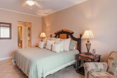 a bedroom with a bed and a chair at CR Luxury Del Mar 5H 2 Bdrm in La Mona