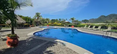 a swimming pool in a resort with a palm tree at CR Luxury Del Mar 5H 2 Bdrm in La Mona