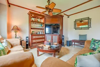 a living room with a couch and a table at CR Luxury Del Mar 4Q 2 Bdrm in La Mona