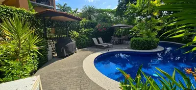 a backyard with a swimming pool and a table and chairs at CR Luxury Veranda 7B 2 Bdrm in La Mona