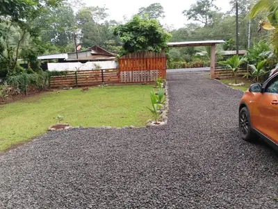 a driveway of a house with a fence and a yard at Cabaña Tiquisia in San Lorenzo