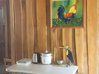 a bird sitting on top of a table next to a painting at Cabaña Tiquisia in San Lorenzo
