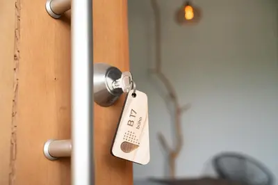 a tag attached to a door with a key at Hotel con Corazon Monteverde in Monteverde Costa Rica