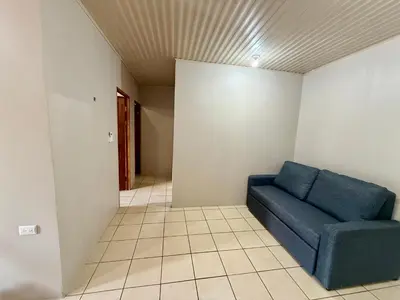 a living room with a blue couch in a room at Apartamento Bella Vista in Quepos