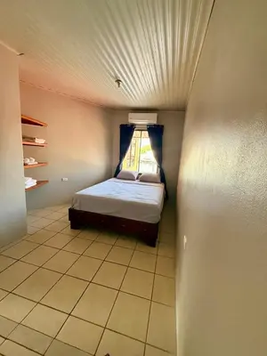 a small room with a bed with a ceiling at Apartamento Bella Vista in Quepos