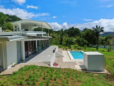 a house with a swimming pool and a yard at Casa Assaya in Nandayure