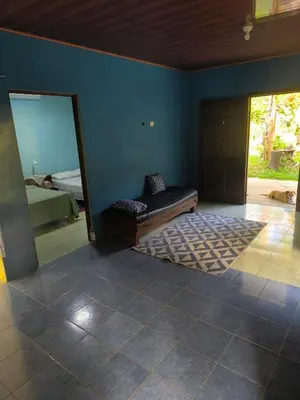 a room with a bedroom with a mirror and a bed at Casa veranera in Sarapiquí