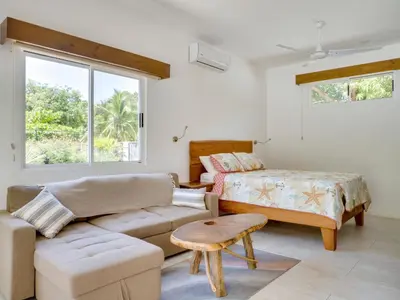 a living room with a couch and a bed at Casa Las Olas in Esterillos