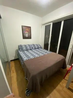a bedroom with a bed in a room with a window at Brisa del Río Santa Ana in Río Oro