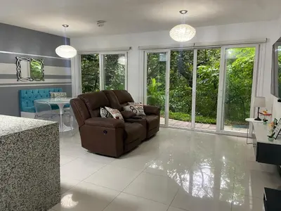 a living room with a couch and a table at Brisa del Río Santa Ana in Río Oro
