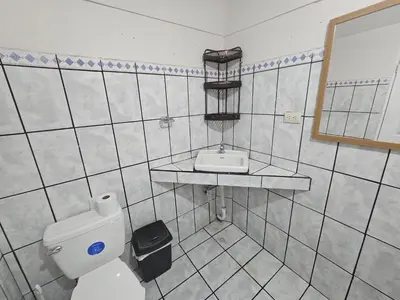 a bathroom with a toilet and a sink at La casa de Eu in Atenas