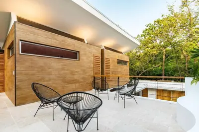 a patio with chairs and a table on a balcony at Green House 2 in Nicoya