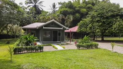 a small green house in the middle of a yard at Casa del Lago in Repunta