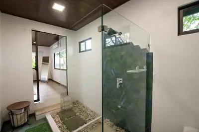 a bathroom with a shower with a glass door at Casa del Lago in Repunta