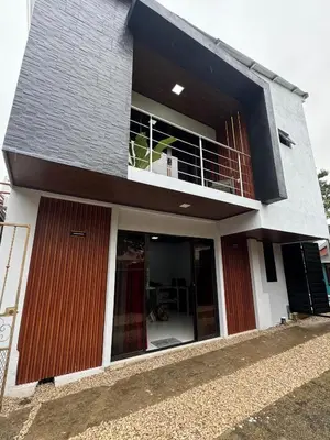 a large house with a balcony and a balcony at Villa Jade La Fortuna, Family in Fortuna