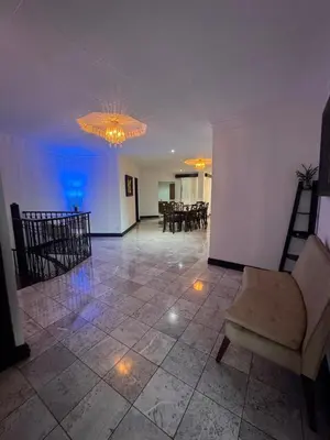 a living room with a couch and chairs and a chandelier at Condomínio Vistas del Rio in San Antonio