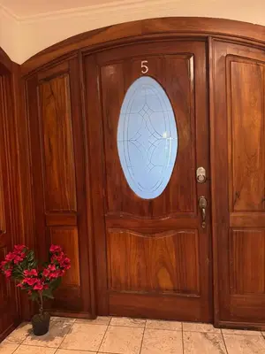 a wooden door with a round window on it at Condomínio Vistas del Rio in San Antonio