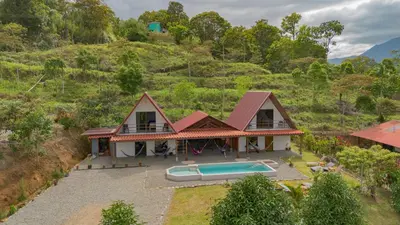 an aerial view of a house with a swimming pool at Bongalows Chepe Araya in Pejibaye