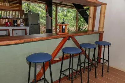 a bar with blue stools in a kitchen at Villa Chepe Araya in Pejibaye