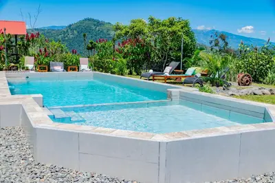 a swimming pool in the middle of a yard at Villa Chepe Araya in Pejibaye