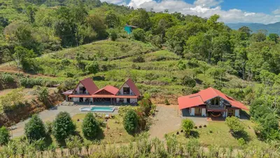 an aerial view of a house on a hill at Villa Chepe Araya in Pejibaye