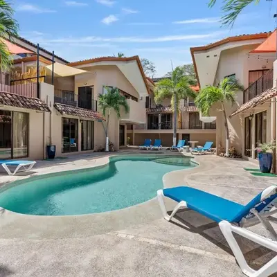 2 BD Condo with Pool